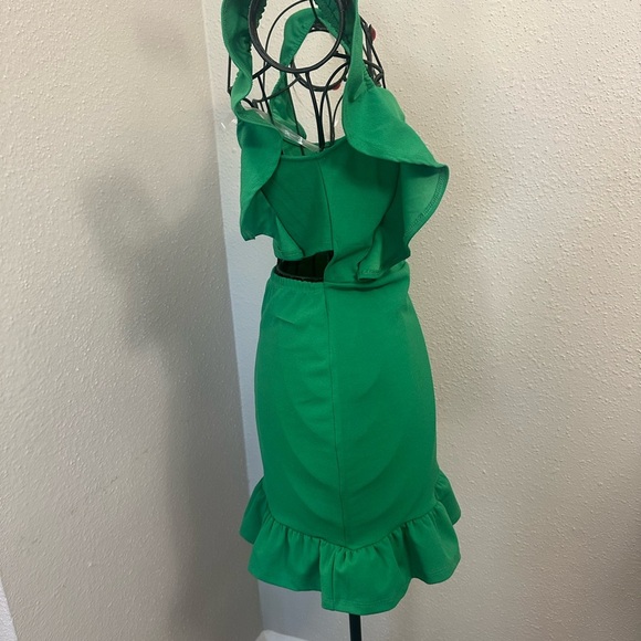 Green Ruched Off-Shoulder Sundress - Picture 2 of 6